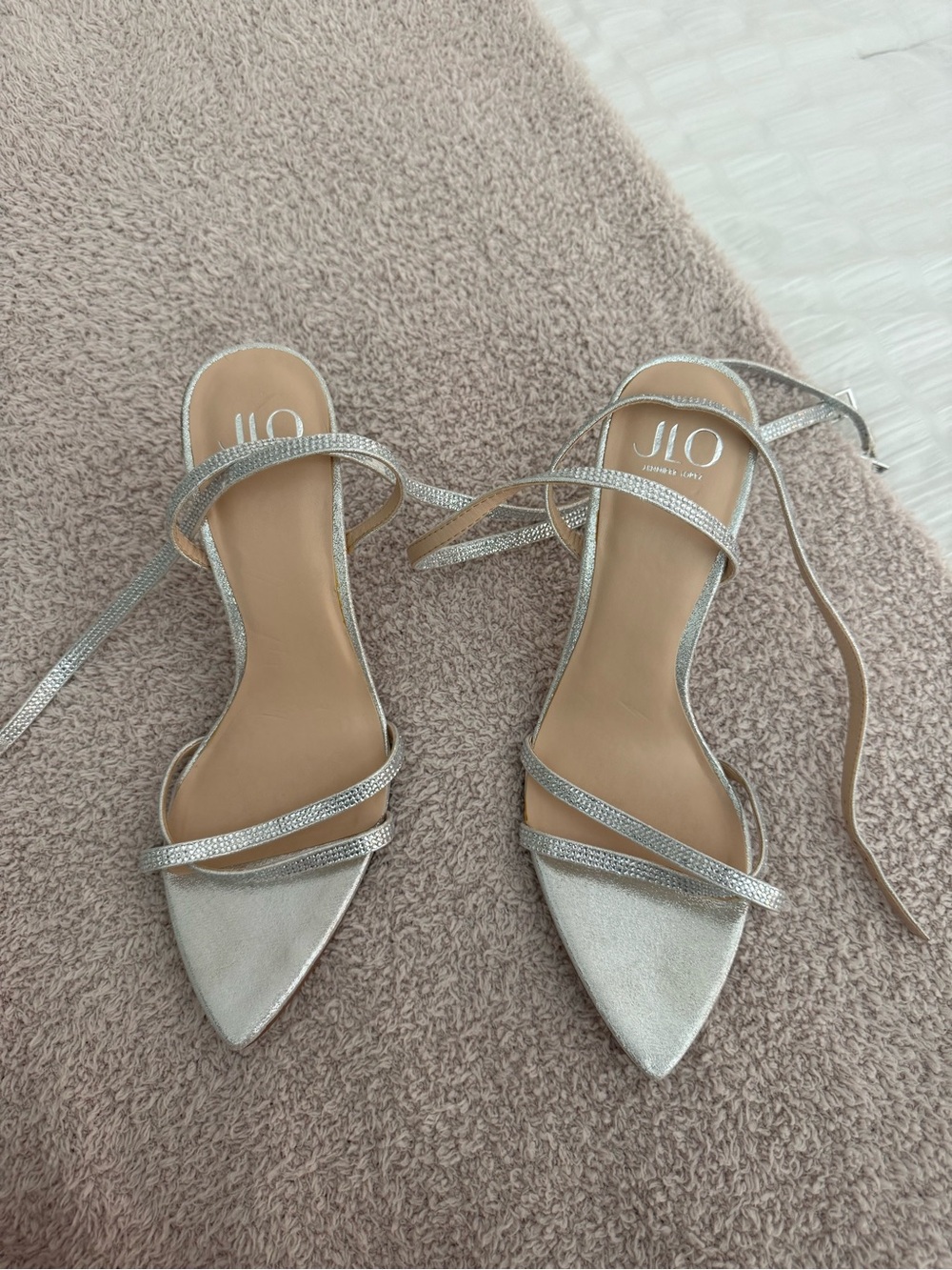 JLO heels Silver Strappy Pointed-Toe Lace-Up Flats, Size 9 1/2